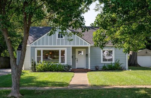 Rockcreek Lexington Road House | Modern cozy residential home local experience