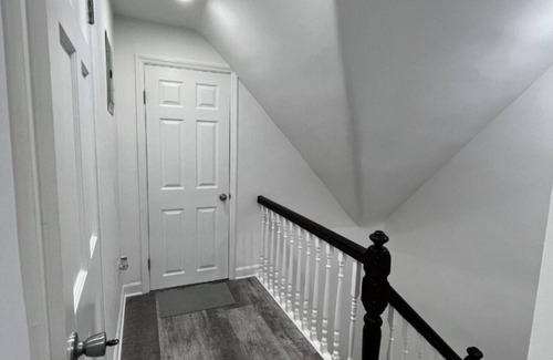 Queens House | Modern & cozy Room in Queens nearTrain 4long stays