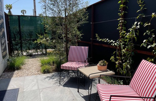 Sunset Park Apartment | Modern cozy Santa Monica Studio w/Patio - 18 blocks from the beach!