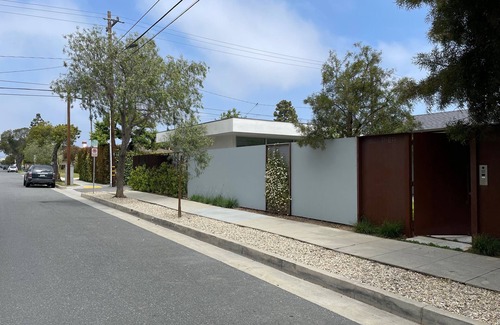 Sunset Park Apartment | Modern cozy Santa Monica Studio w/Patio - 18 blocks from the beach!
