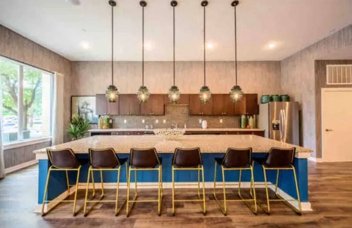 South Main Apartment | Modern- Cozy Texas Med Center/NRG AREA/Spacious