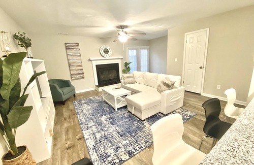 Northwest House | Modern, cozy, Townhouse Centrally Located!