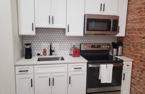 Primos Secane Apartment | Modern Cozy1bedroom Apartment near Center City