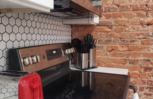 Primos Secane Apartment | Modern Cozy1bedroom Apartment near Center City