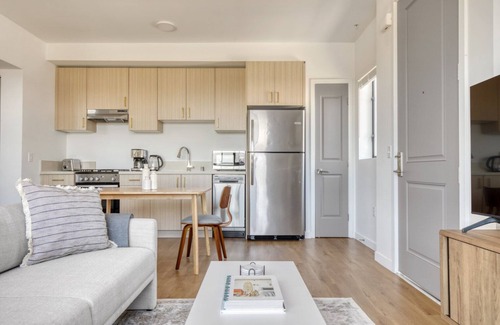 Palms Apartment | Modern Culver City 1BR w/Gym & Roof Lounge, Walkable Area, by Blueground
