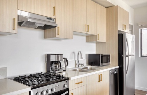 Palms Apartment | Modern Culver City 1BR w/Gym & Roof Lounge, Walkable Area, by Blueground