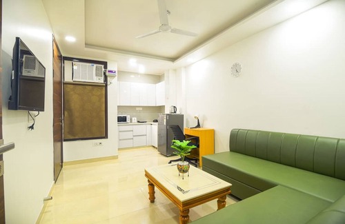 Gurugram Apartment | Modern Cyber Retreat With Gym