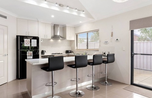 Dawesville House | Modern Dawesville Foreshore Family Escape with Views