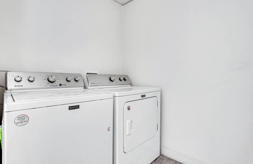 Belvedere Park Apartment | Modern Decatur Apartment