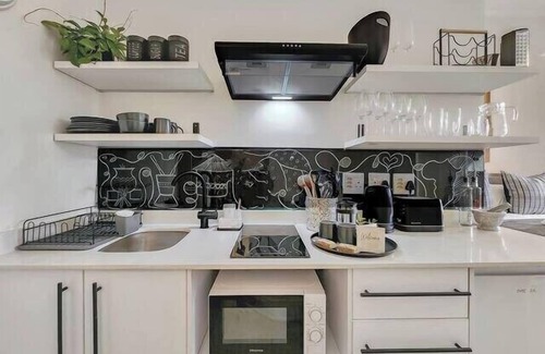 Observatory Apartment | Modern decorated studio in Observatory