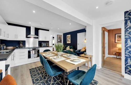 Ascot Apartment | Modern Deluxe 3 Bedroom Flat