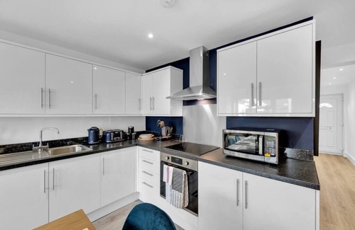 Ascot Apartment | Modern Deluxe 3 Bedroom Flat