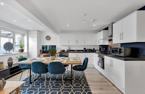 Ascot Apartment | Modern Deluxe 3 Bedroom Flat