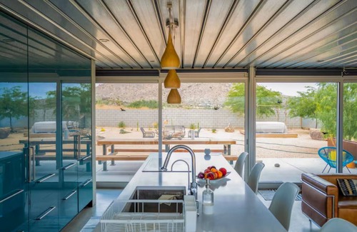 Pioneertown House | Modern desert getaway with epic views in enchanting Pioneertown