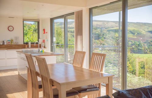 Uig House | Modern design, Great sea bay view, 2 bedrooms & 3 bathrooms
