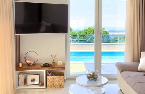 Klanfari Cabin | Modern-design villa with private pool and sea view near Crikvenica