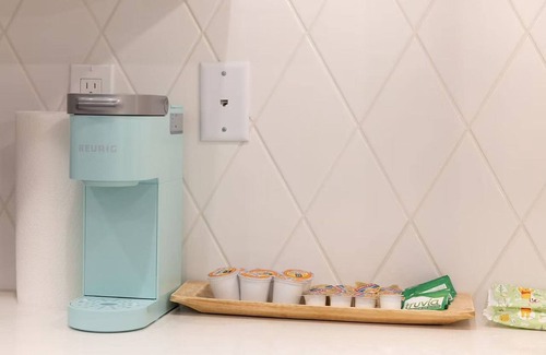Guasti Apartment | Modern Designer Stay Bright Chic Spacious