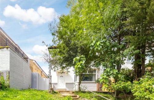 Dollis Hill Apartment | Modern Designer Studio Flat London