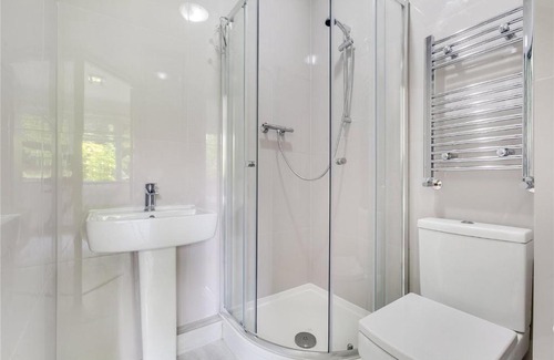Dollis Hill Apartment | Modern Designer Studio Flat London