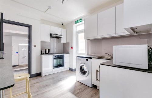 Dollis Hill Apartment | Modern Designer Studio Flat London