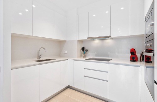 El Besos i el Maresme Apartment | Modern Diagonal Mar Oasis: 2BR Apartment with Pools & Parking