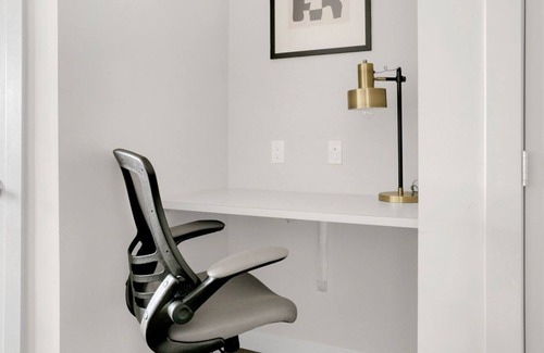 Dorchester Apartment | Modern Dorchester Studio w/ W/D, Gym & Pool, by Blueground