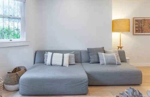 Double Bay Apartment | Modern Double Bay Apartment - 2min Walk To Beach