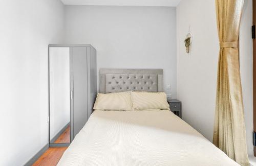 Valentines Apartment | Modern Double Room 1 Min to Ilford Station