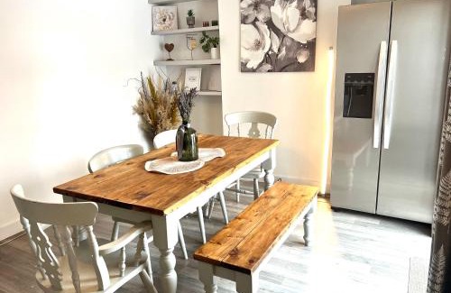 Whitefoot House | Modern Double Room with Fire TV