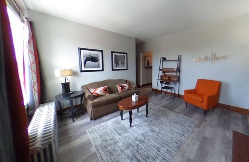 Whiting Apartment | Modern Downtown 1 Bedroom 5 min from the Beach!