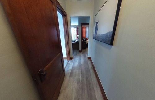 Whiting Apartment | Modern Downtown 1 Bedroom 5 min from the Beach!