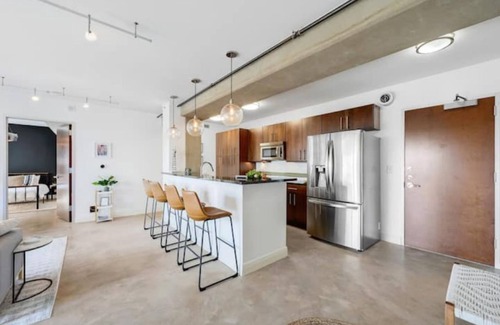 Red River Cultural District Condo | Modern downtown 1-bedroom condo with patio