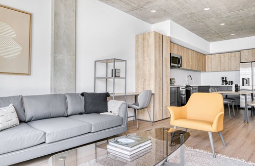 City West Apartment | Modern Downtown 1BR w/Pool, Gym & W/D near Staples Center, by Blueground