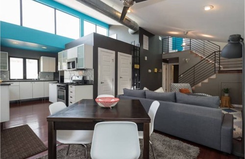 Chestnut House | Modern Downtown 2 Homes w/11 beds