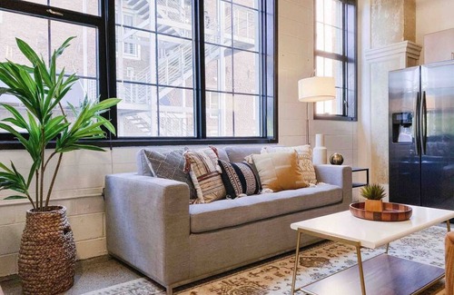 Old City Apartment | Modern Downtown Loft on Gay St