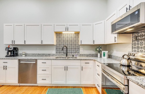 Downtown Apartment | Modern Downtown Studio - Walk to Augusta Common!