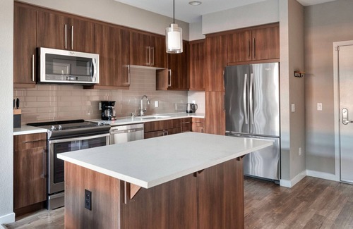 Dublin Apartment | Modern Dublin 1BR w/Parking, Gym & A/C, nr Shopping, by Blueground