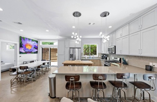 Blackshear-Prospect Hill House | Modern Eastside Home + Rooftop Deck - Valerie!
