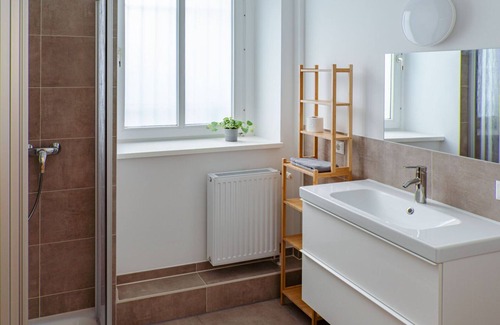 Steintor-Vorstadt Apartment | Modern Eingerichtetes Apartment für 2 Personen Direkt am Rostocker Hauptbahnhof