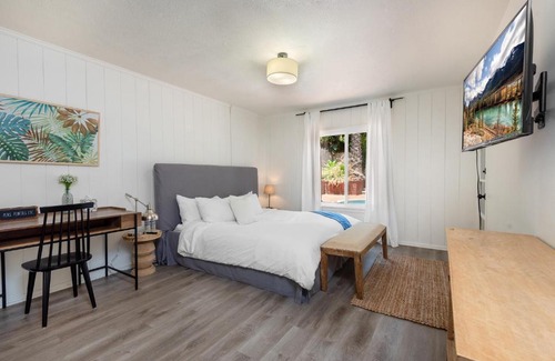 Hollywood Hills West House | Modern Elegance 3BR House with Sparkling Jacuzzi!