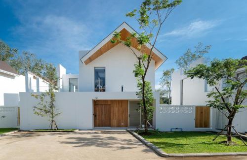 Si Sunthon Villa | Modern Elegance & Tropical Vibe - 4BR Pool Villa in New Build Residence Lux Pride 2 V10