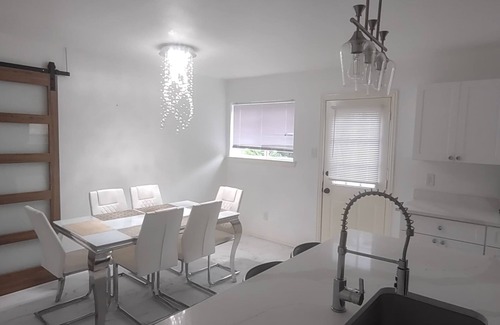 Dallas House | Modern & Elegant 3-bedroom home in Dallas, Texas.
