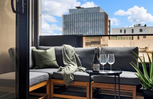 Collingwood North Apartment | Modern, Elegant Oasis