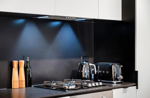 Collingwood North Apartment | Modern, Elegant Oasis