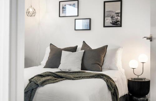 Collingwood North Apartment | Modern, Elegant Oasis