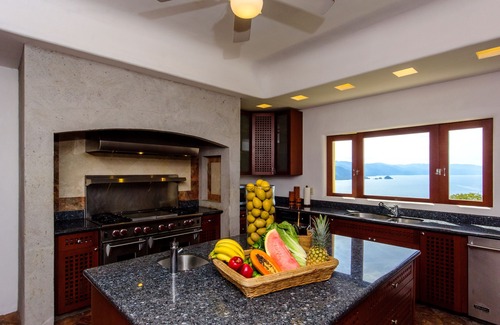 Amapas Villa | MODERN, ELEGANT W STUNNING VIEWS, PRIVATE POOL & STAFF