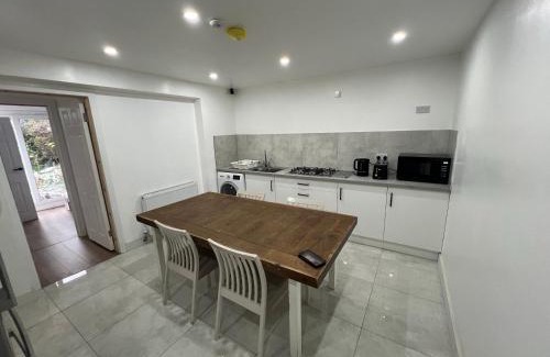 Luton House | Modern en-suite rooms Luton air port