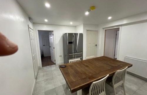 Luton House | Modern en-suite rooms Luton air port