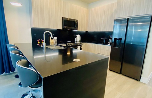 Four Corners House | MODERN END UNIT VILLA🌟 SUNNY | 30min ➡️ Disney! 🌴🐾