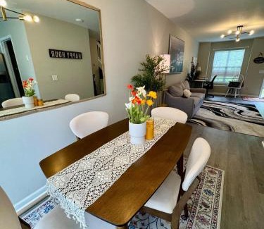 Charlotte House | Modern Entire 2-Bedroom House for 6 Guests at University City
